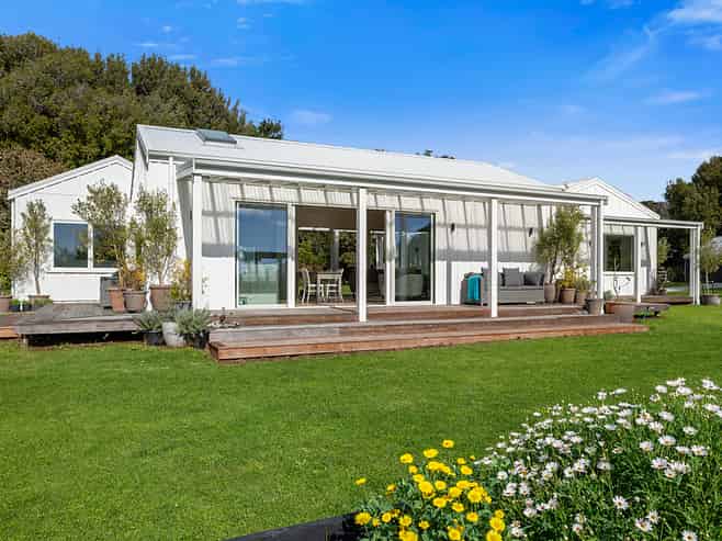 130 Cross Road, Lepperton