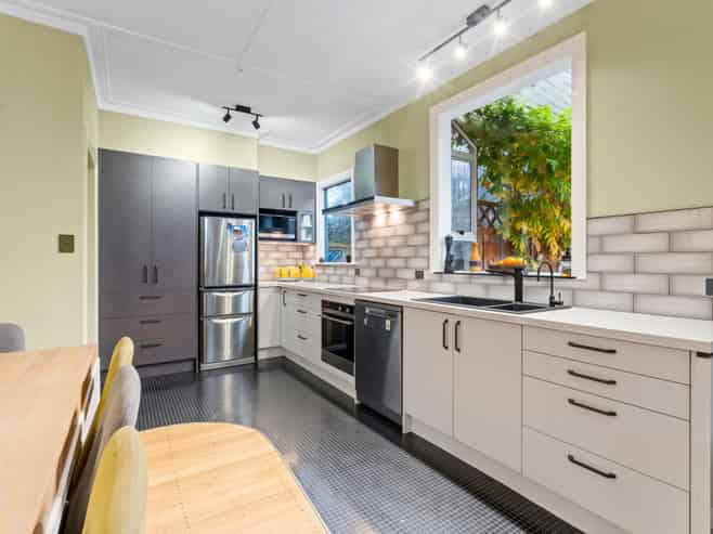 210  Bay View Road, SOUTH DUNEDIN