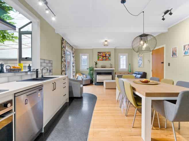 210  Bay View Road, SOUTH DUNEDIN