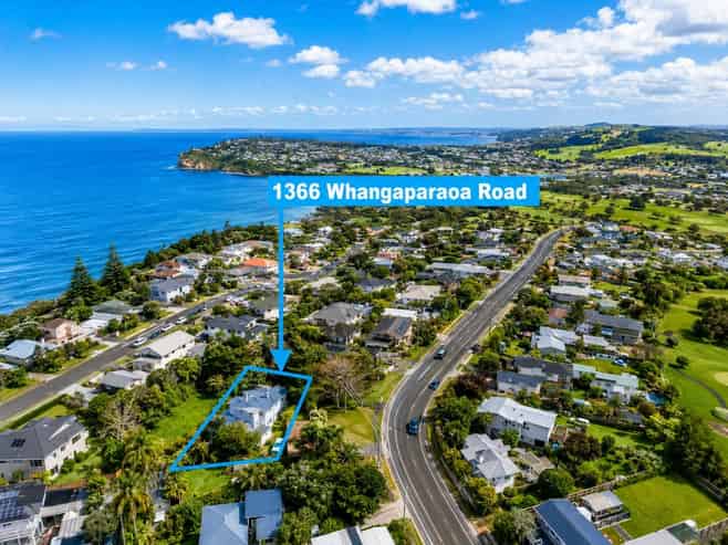 1366 Whangaparaoa Road, Army Bay