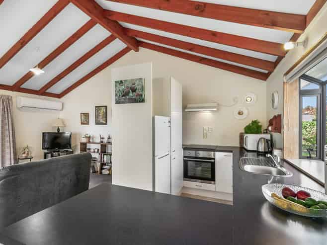 10 Dellys Grove, Levin