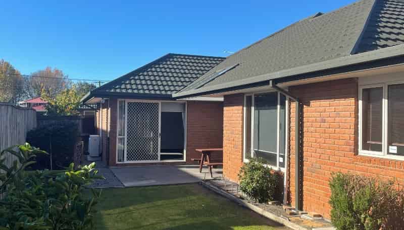 2/61 Waimairi Road, Upper Riccarton
