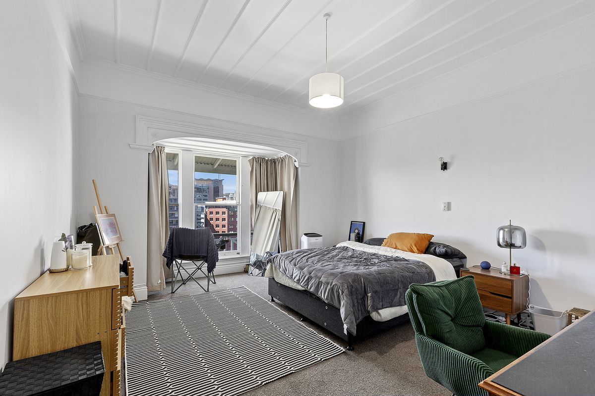 Position & Income in a Landmark Offering - Visning 5