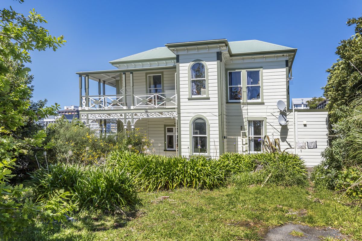 Position & Income in a Landmark Offering - Visning 2
