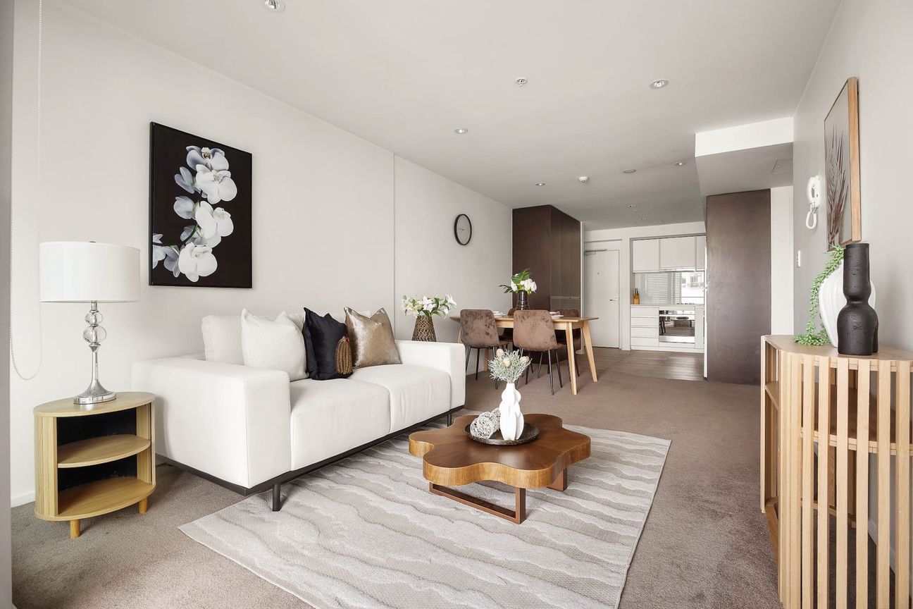 Affordable Resort-Style Living on the City Fringe - Więcej