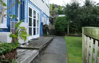 a/82 Severn St, Island Bay