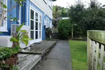 a/82 Severn St, Island Bay