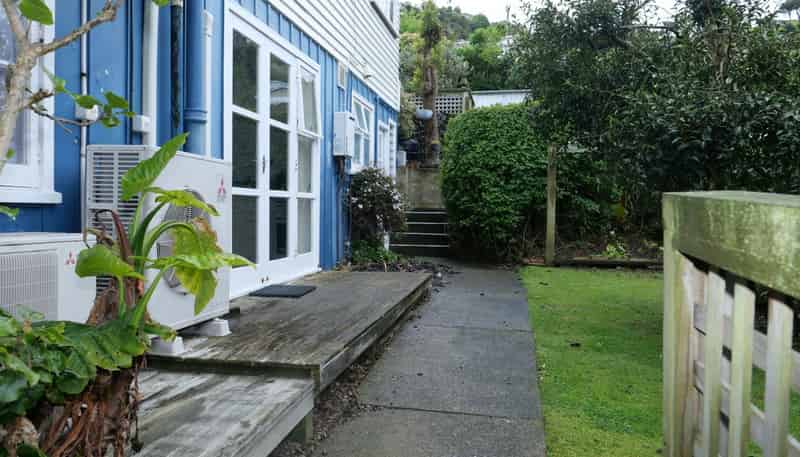 a/82 Severn St, Island Bay