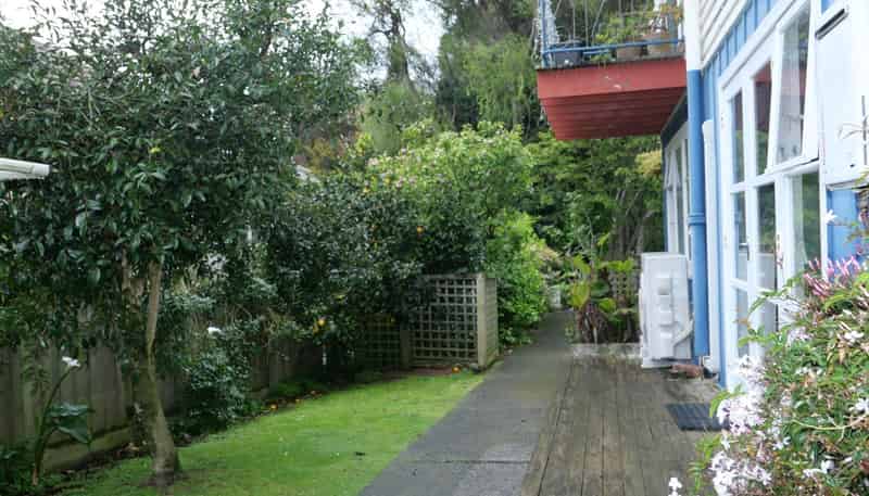 a/82 Severn St, Island Bay