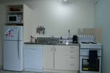 a/82 Severn St, Island Bay