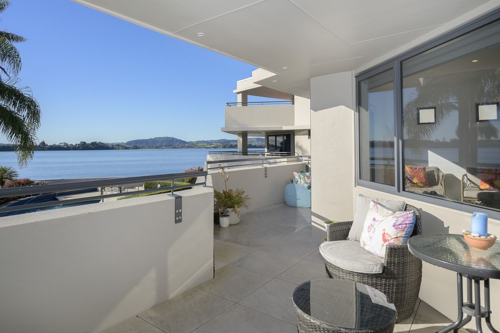 Inner city sanctuary with water views and pool 2