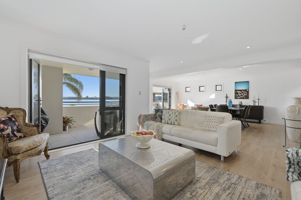 Inner city sanctuary with water views and pool 3