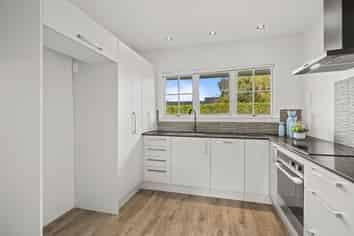 2/75 Garreg Road, Bryndwr