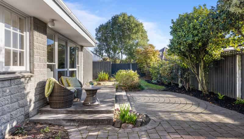 2/75 Garreg Road, Bryndwr