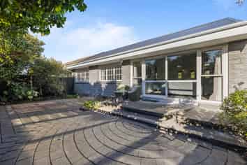2/75 Garreg Road, Bryndwr