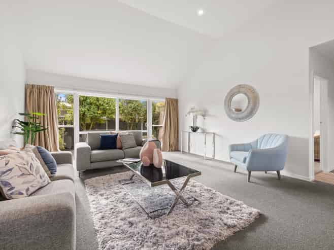 2/75 Garreg Road, Bryndwr