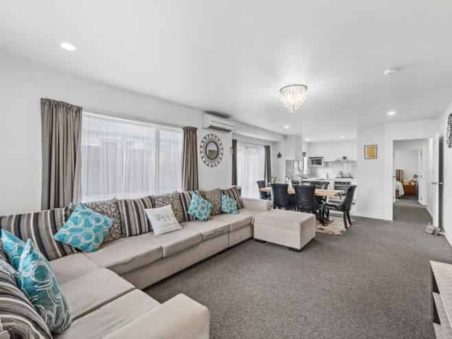 41 Robert Skelton Place, Clendon Park