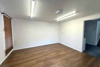 TIDY 145M² ASHFIELD INDUSTRIAL UNIT
