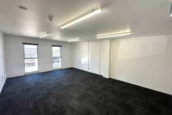 TIDY 145M² ASHFIELD INDUSTRIAL UNIT
