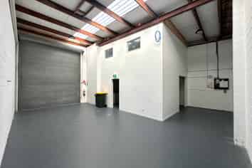 TIDY 145M² ASHFIELD INDUSTRIAL UNIT
