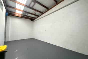 TIDY 145M² ASHFIELD INDUSTRIAL UNIT
