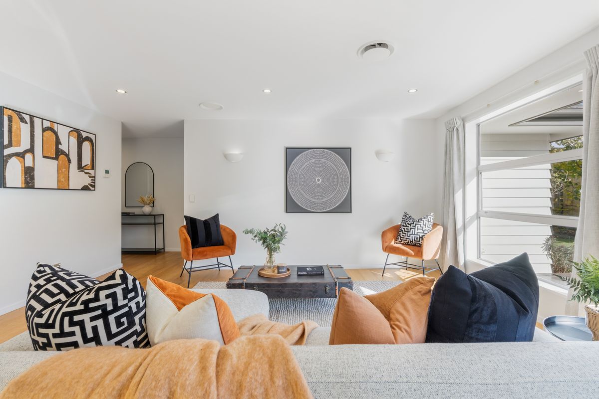 Owners Have Relocated – This Is Your Opportunity! - Więcej