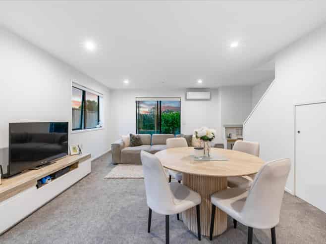 52f Vodanovich Road, Te Atatu South
