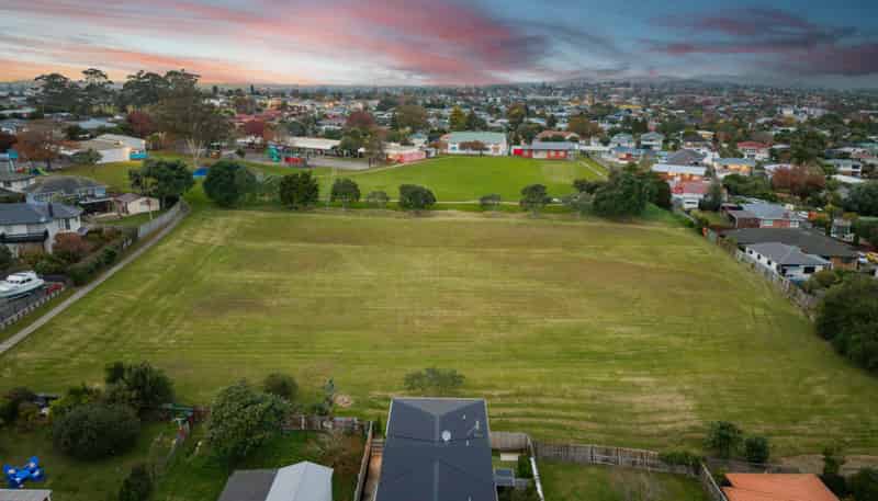 52f Vodanovich Road, Te Atatu South