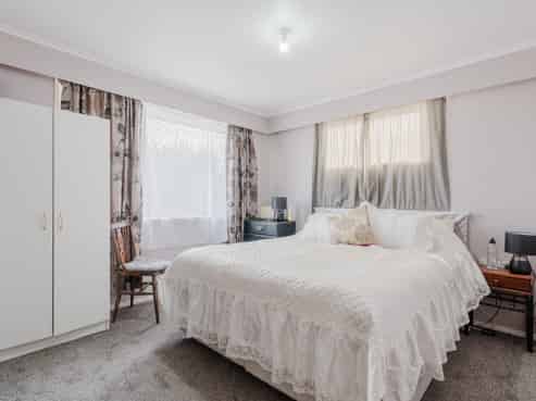 44 Garden Heights Avenue, Glenview