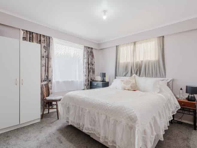 44 Garden Heights Avenue, Glenview
