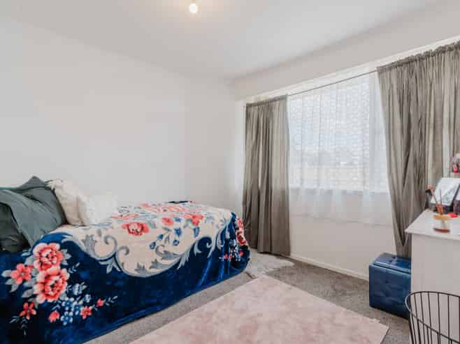 44 Garden Heights Avenue, Glenview