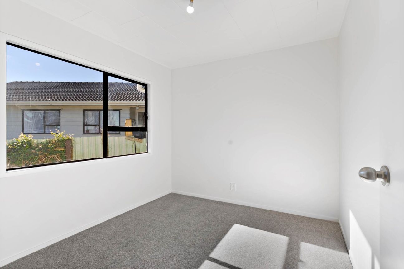 Affordable Refurbished Home with Land & Potential! - Mehr