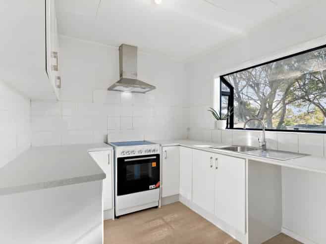 75 Burundi Avenue, Clendon Park