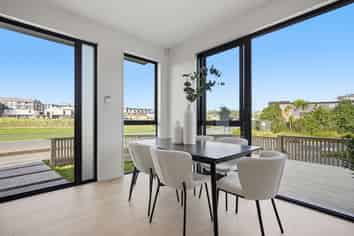 6 Streamview Way, Long Bay
