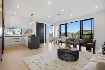 6 Streamview Way, Long Bay