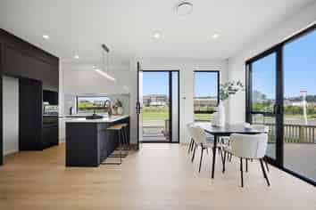 6 Streamview Way, Long Bay