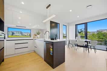 6 Streamview Way, Long Bay