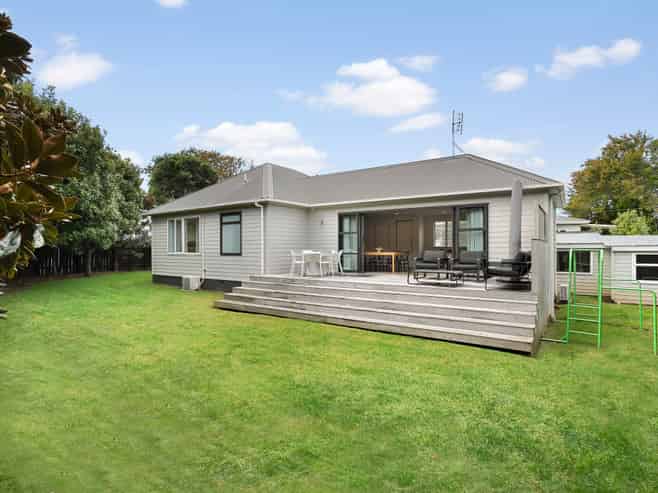 1 Moreland Road, Mount Albert