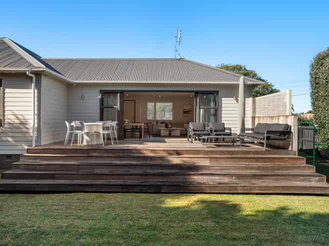1 Moreland Road, Mount Albert