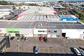 230M² Showroom On Cavendish Drive