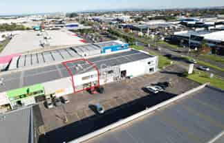 230M² Showroom On Cavendish Drive