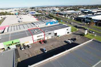 230M² Showroom On Cavendish Drive