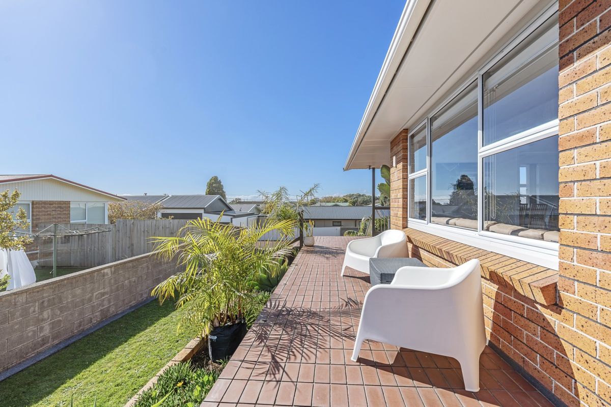 Elevated For Sun, Positioned For Convenience - Mehr