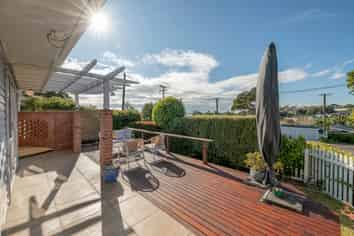 27 Colmar Road, Mellons Bay
