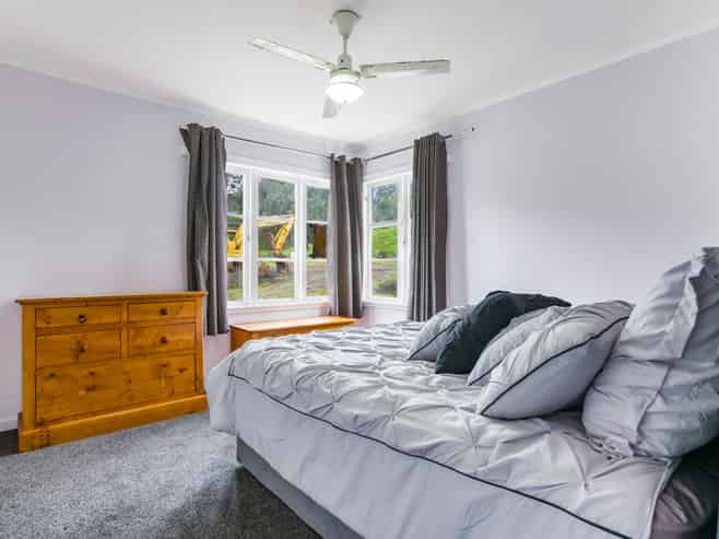 525 Whitford Road, Whitford