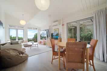 8 Berridge Road, Muriwai