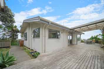 8 Berridge Road, Muriwai
