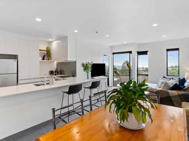 B302/525 East Coast Road, Browns Bay