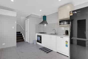 1/105 Knighton Road, Hillcrest