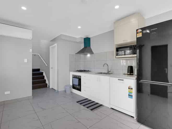 1/105 Knighton Road, Hillcrest